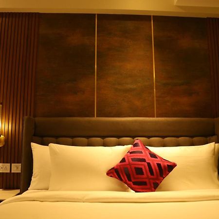 Dreamz Inn & Suites Zirakpur Exterior foto