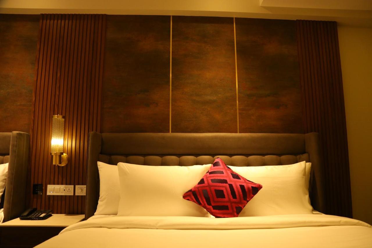 Dreamz Inn & Suites Zirakpur Exterior foto