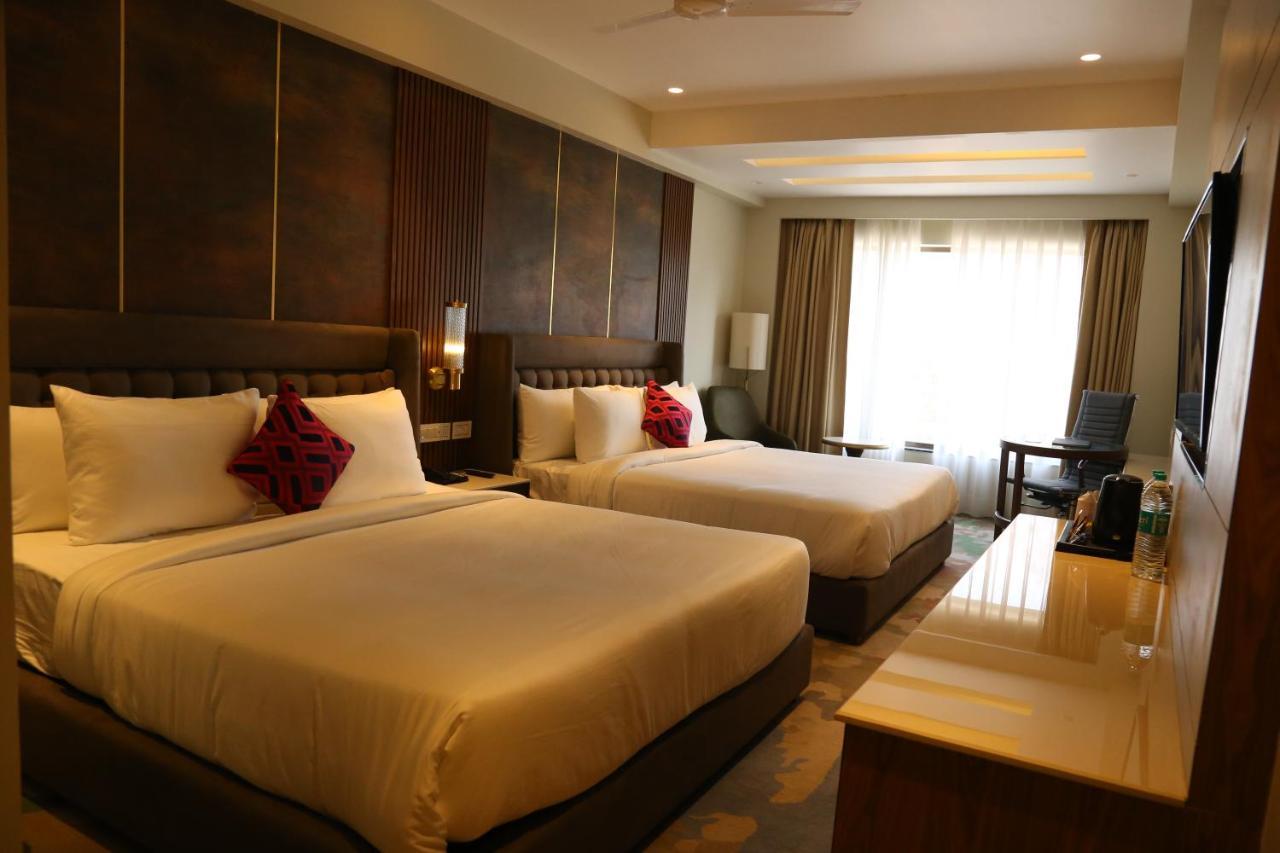 Dreamz Inn & Suites Zirakpur Exterior foto