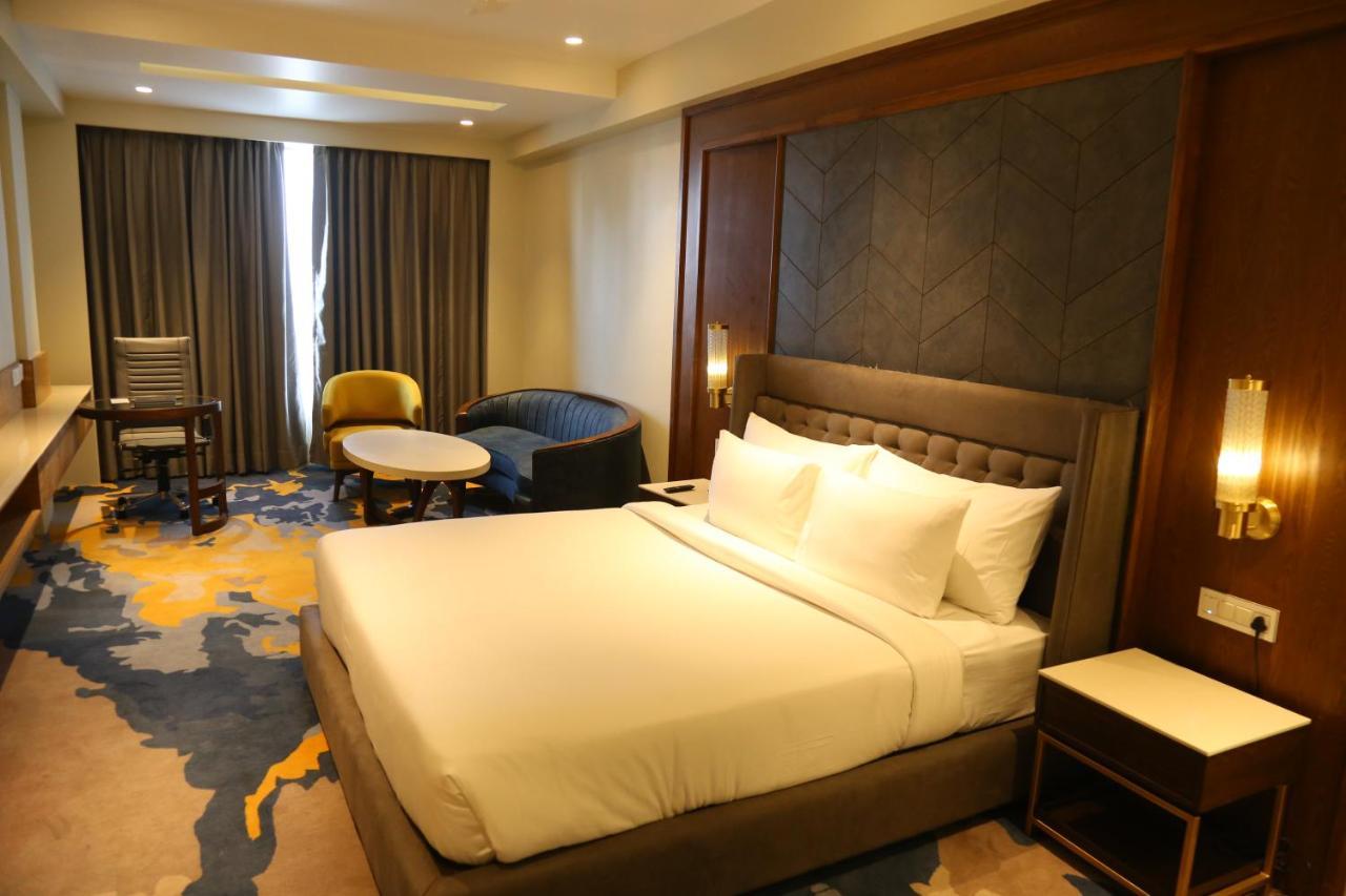 Dreamz Inn & Suites Zirakpur Exterior foto