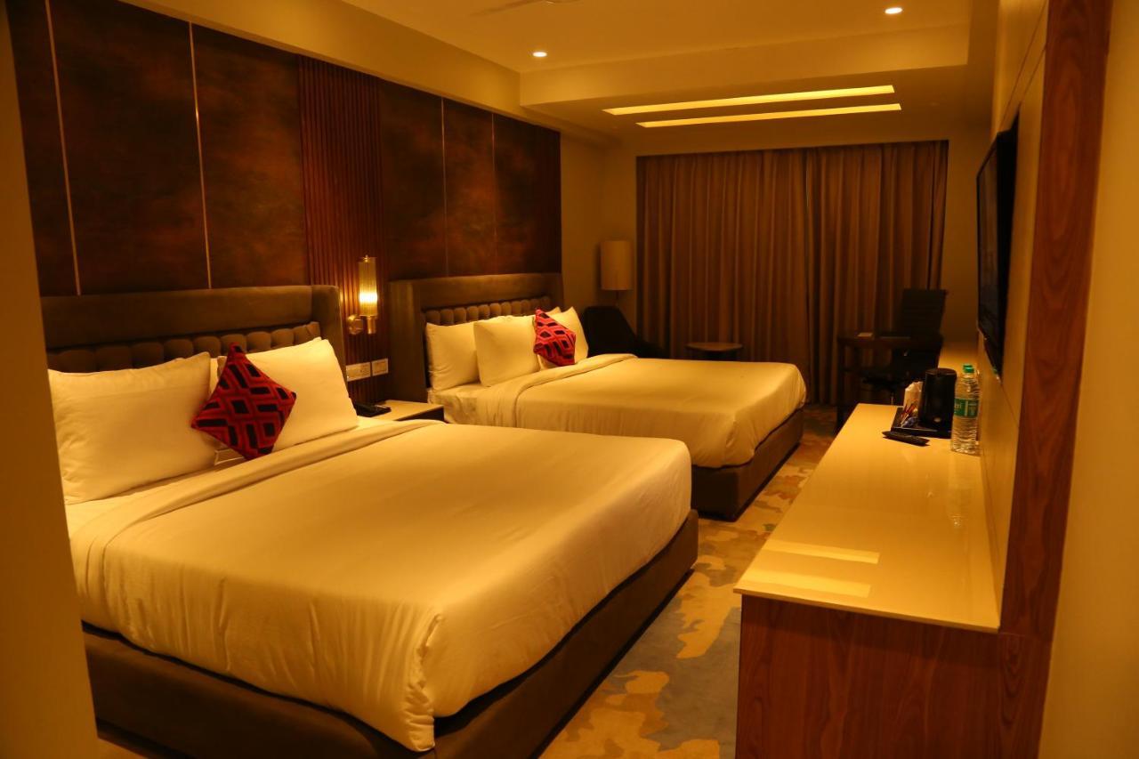 Dreamz Inn & Suites Zirakpur Exterior foto