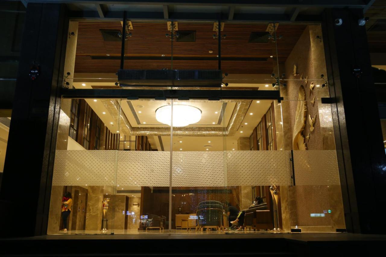 Dreamz Inn & Suites Zirakpur Exterior foto